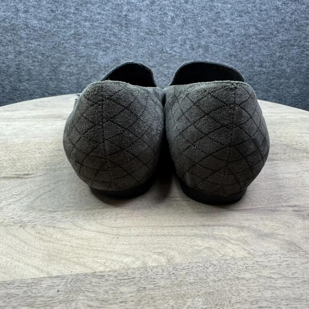 Munro Tassel Loafers 9 M Grey Quilted Suede‎ Comfort Classic Preppy Professional
